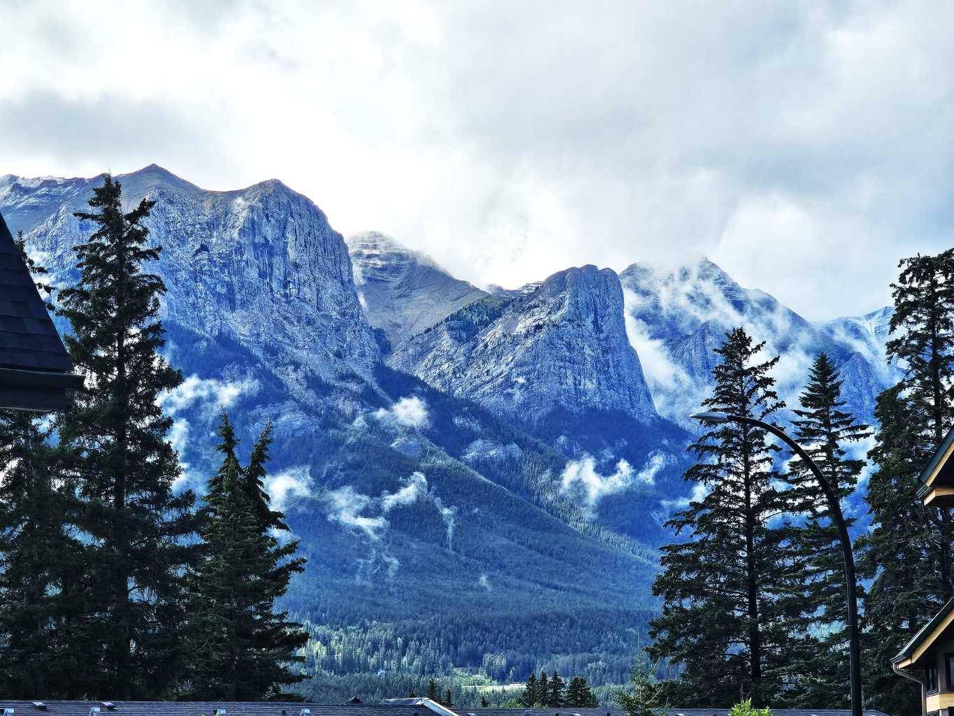 Canmore, AB T1W 2X2,121 Kananaskis Way #102