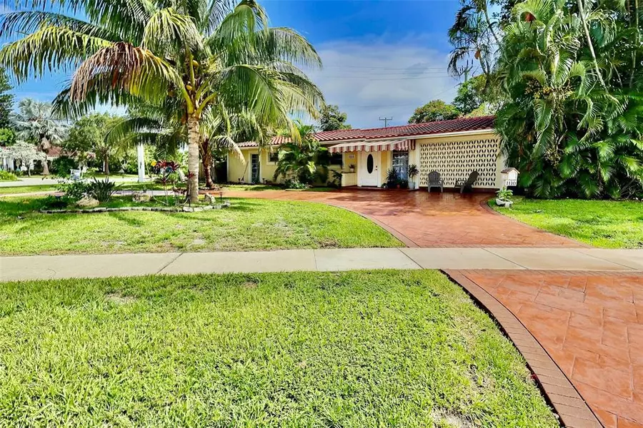 1110 SE 7th St, Deerfield Beach, FL 33441