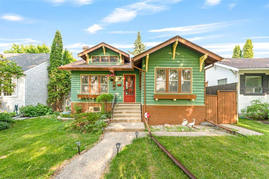218 Queenston ST, Winnipeg, MB R3N 0W7