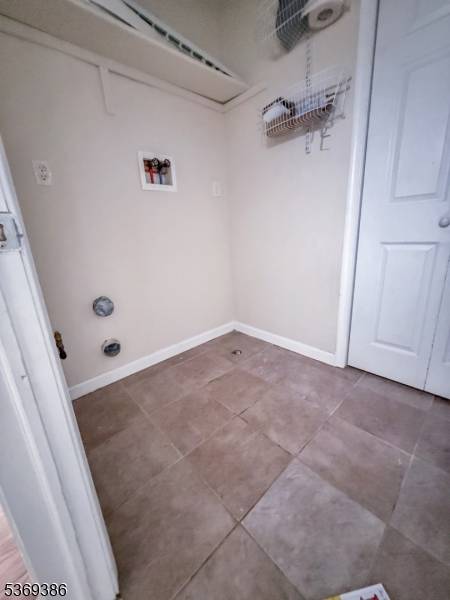 Newark City, NJ 07107,651 N 9Th St #3