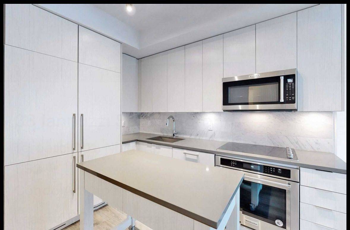 Toronto C01, ON M5V 0S2,38 Iannuzzi ST #812