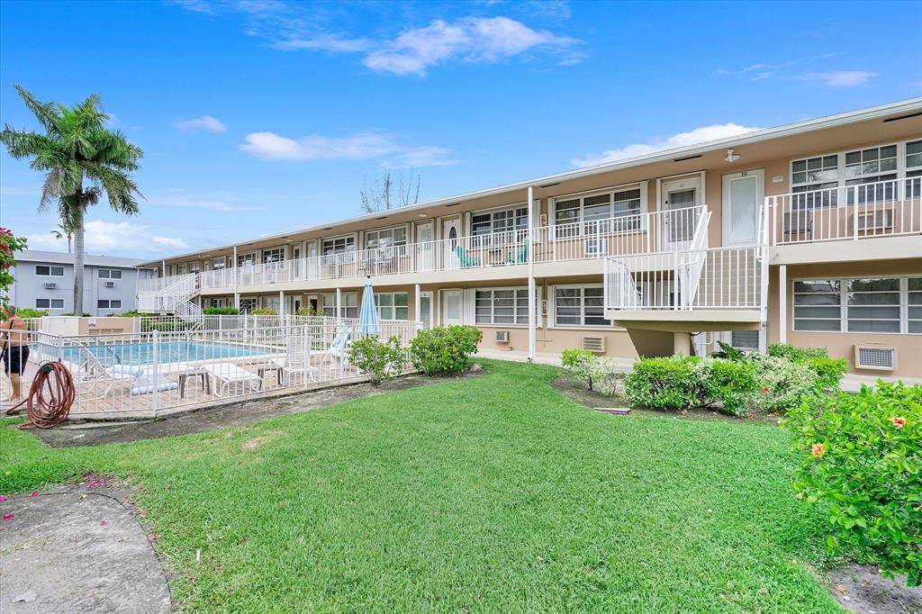 500 Layne Blvd #18, Hallandale Beach, FL 33009