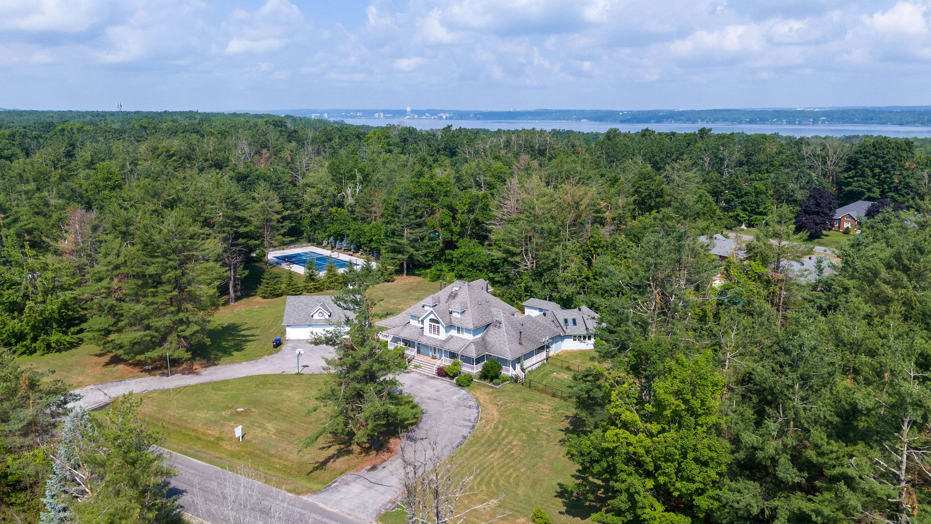1946 Wilkinson ST, Innisfil, ON L9S 1X3