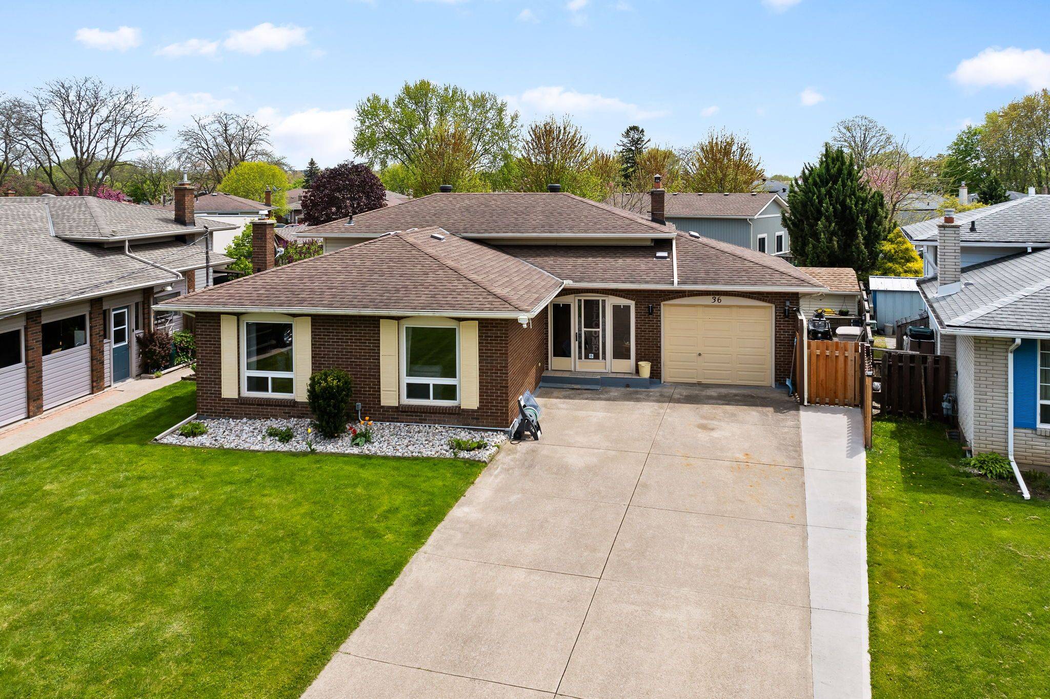 St. Catharines, ON L2N 5R5,36 BENDINGROAD CRES