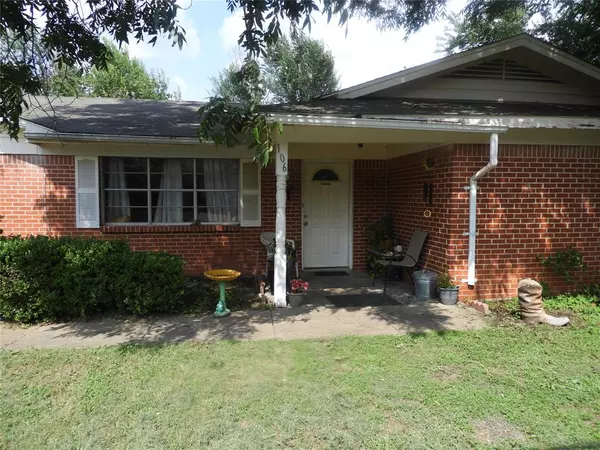 Cleburne, TX 76033,106 Glen Rose Avenue