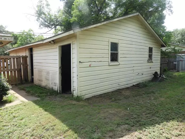 Cleburne, TX 76033,106 Glen Rose Avenue