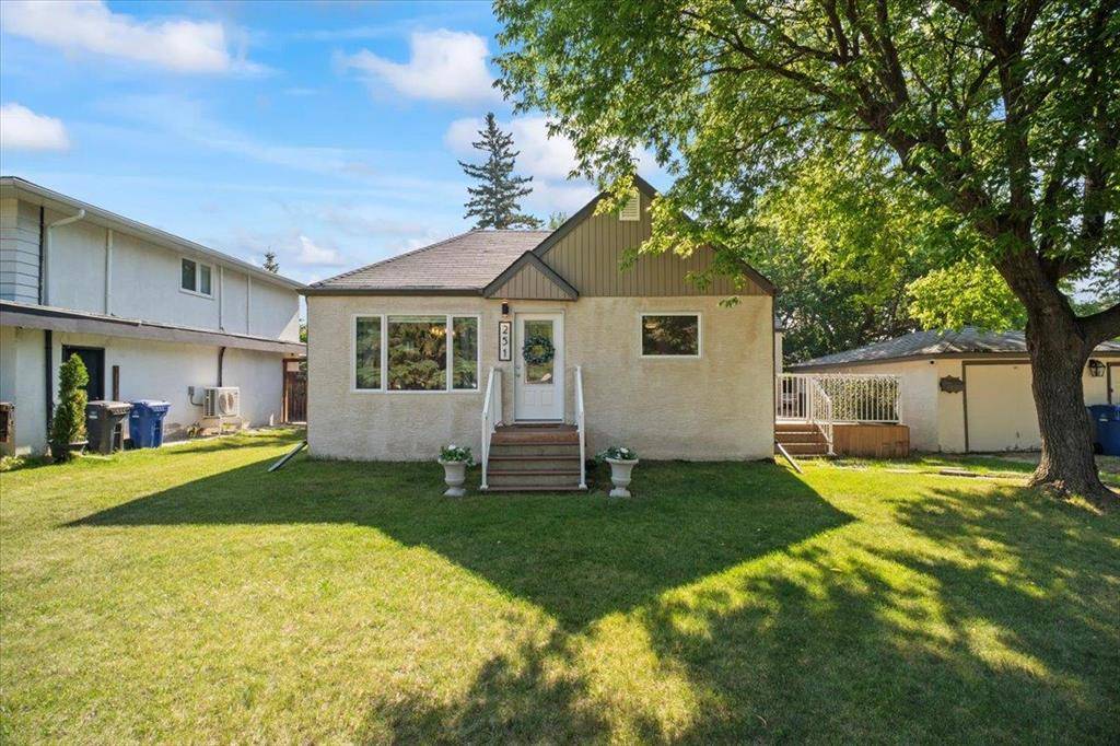 251 Lynbrook DR, Winnipeg, MB R3R 0S8
