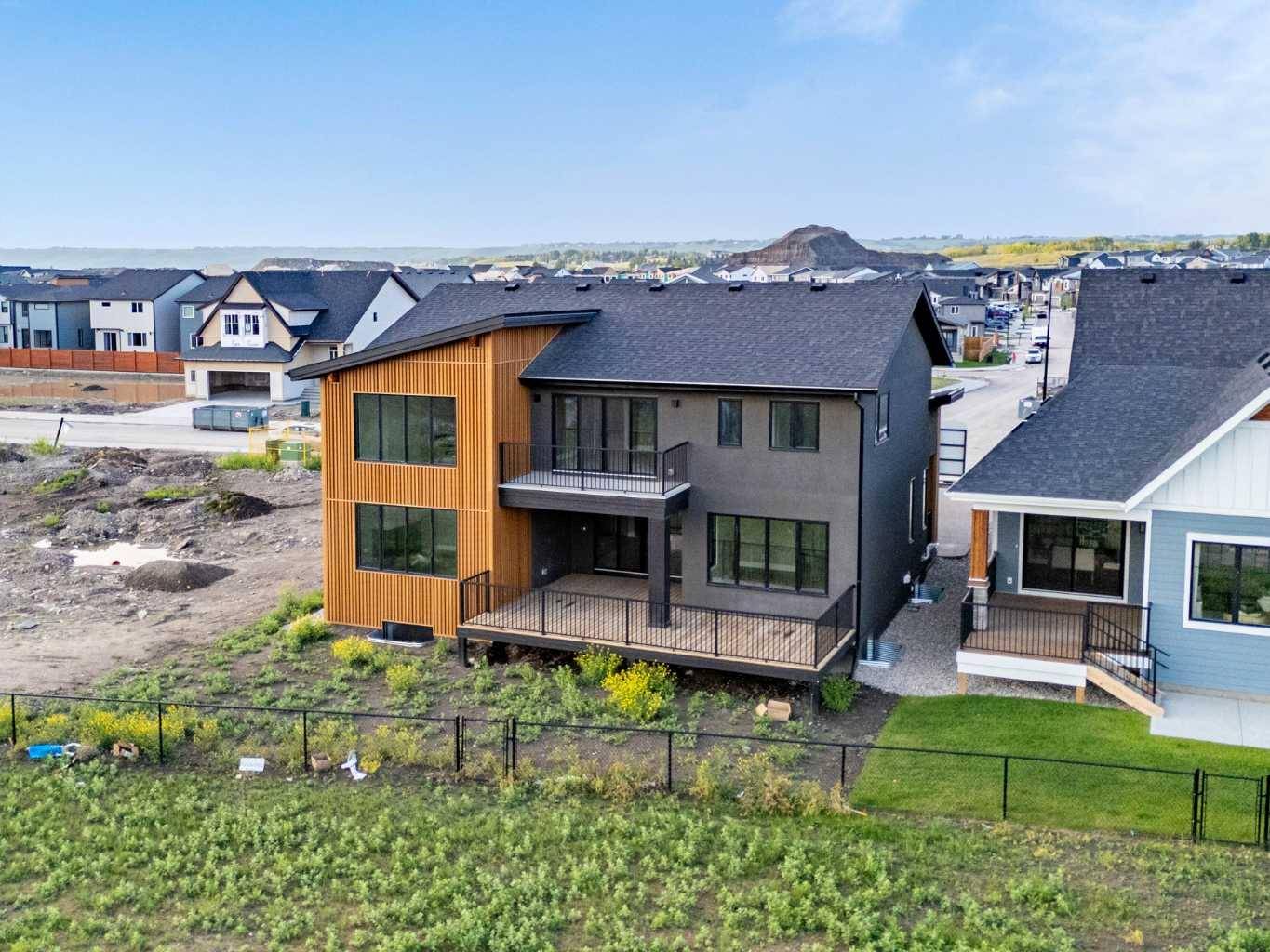 Calgary, AB T3L 0L4,237 Rowmont DR NW