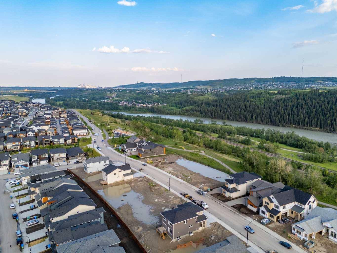 Calgary, AB T3L 0L4,237 Rowmont DR NW