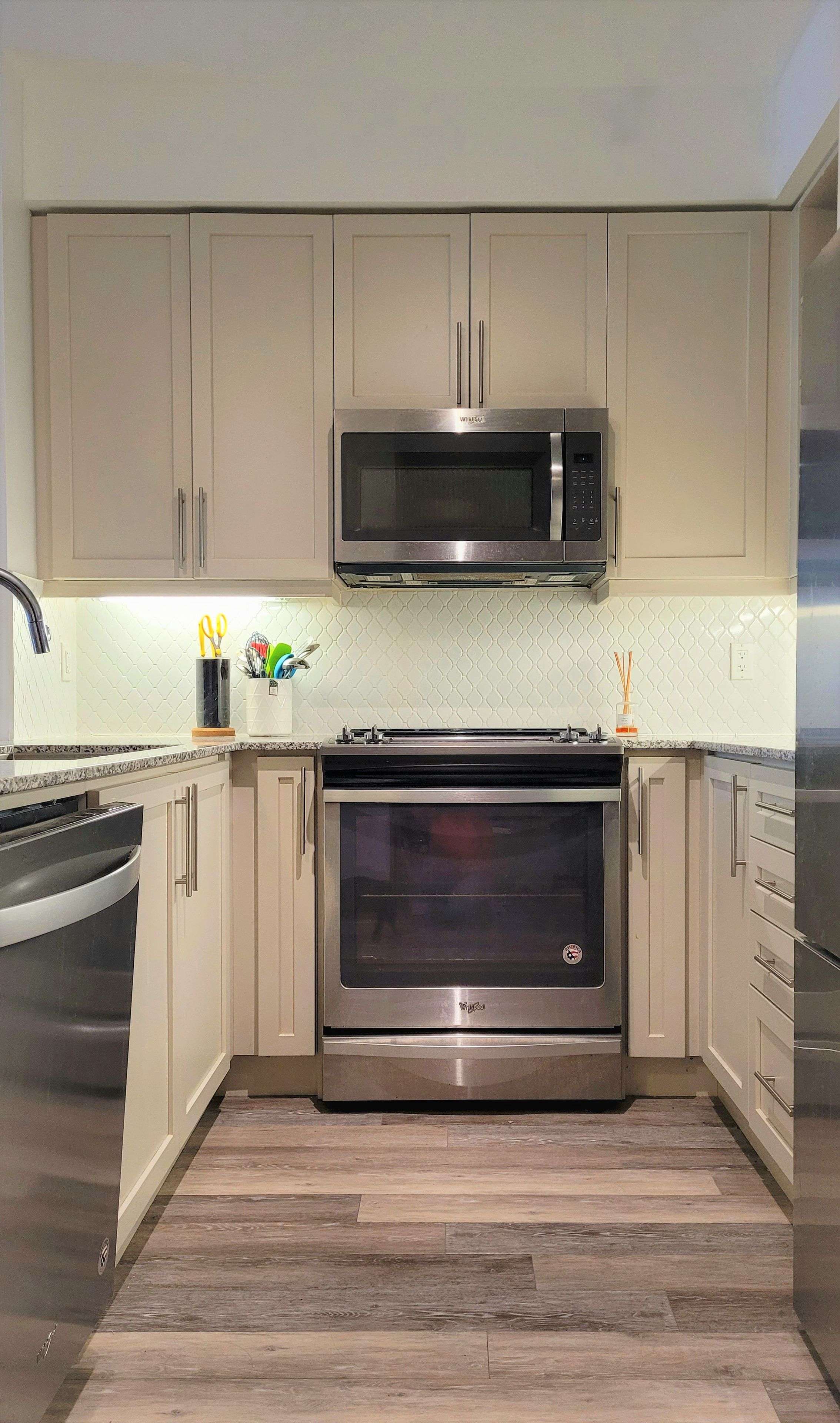 Richmond Hill, ON L4B 0G9,65 Oneida CRES #1405