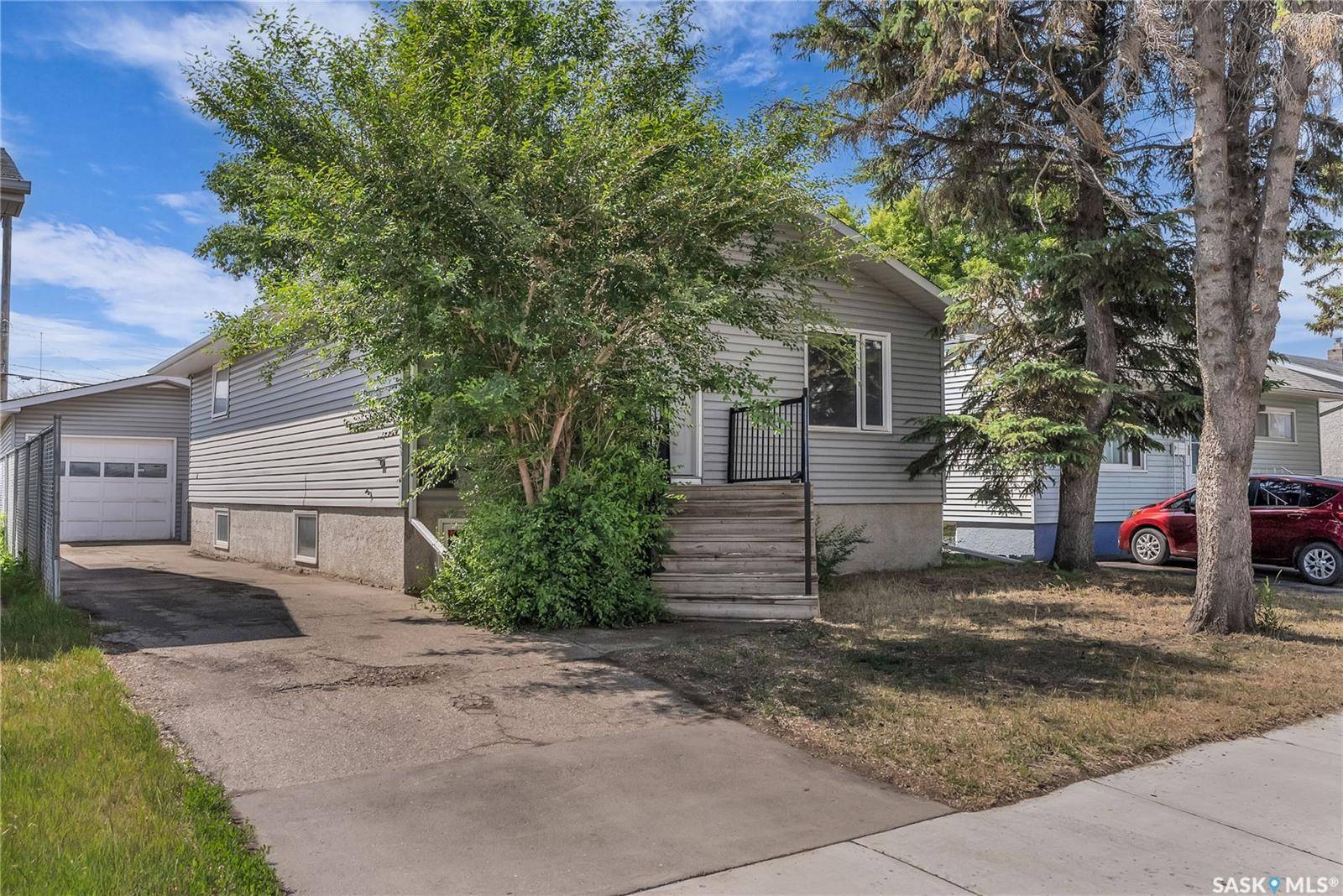 1125 P AVENUE S, Saskatoon, SK S7M 2X6