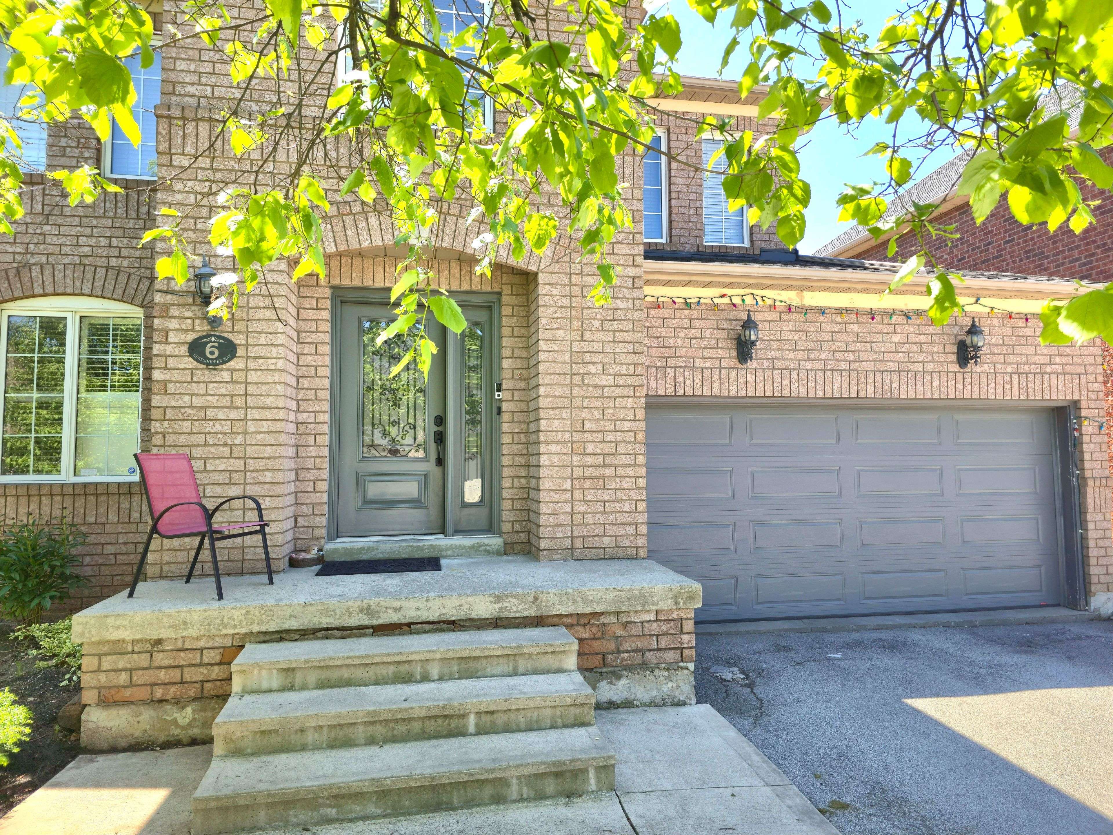 Brampton, ON L6R 2E4,6 Grasshopper WAY