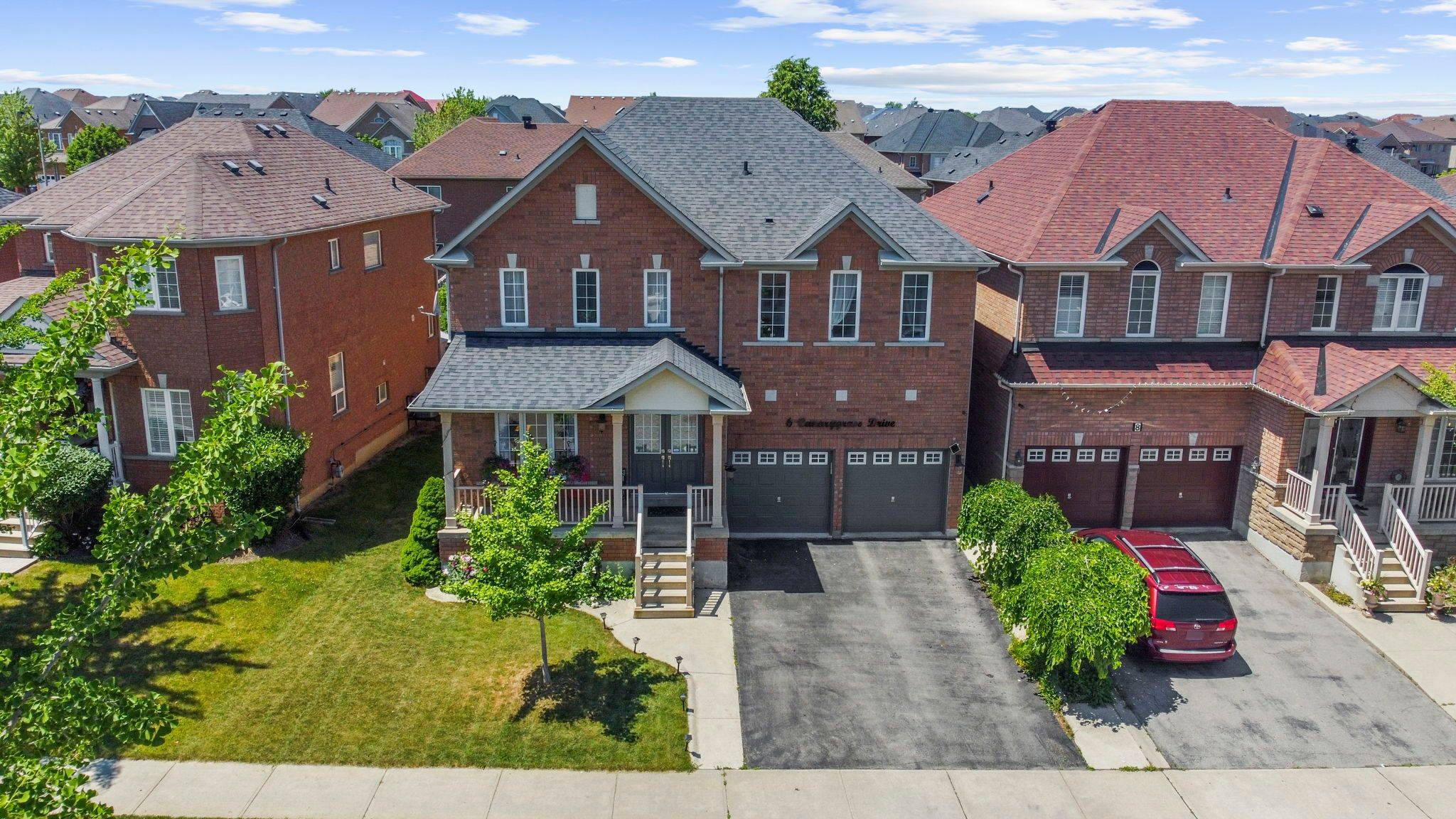 Brampton, ON L6R 3C4,6 Canarygrass DR