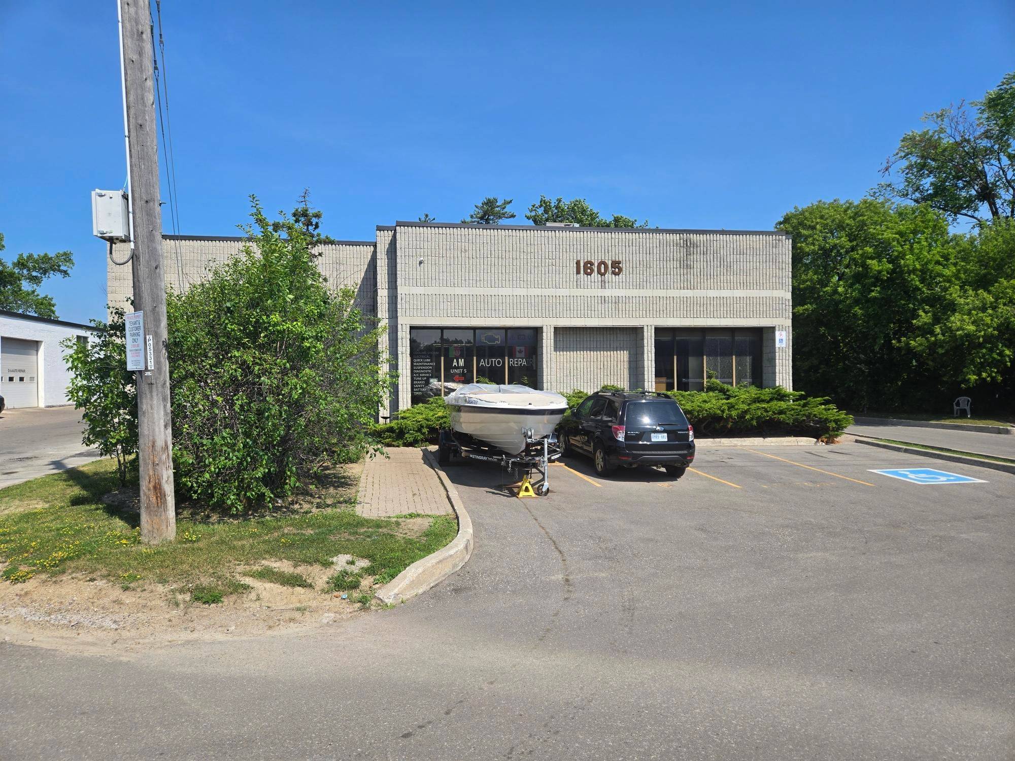 Mississauga, ON L4X 1M4,1605 Sedlescomb DR #2