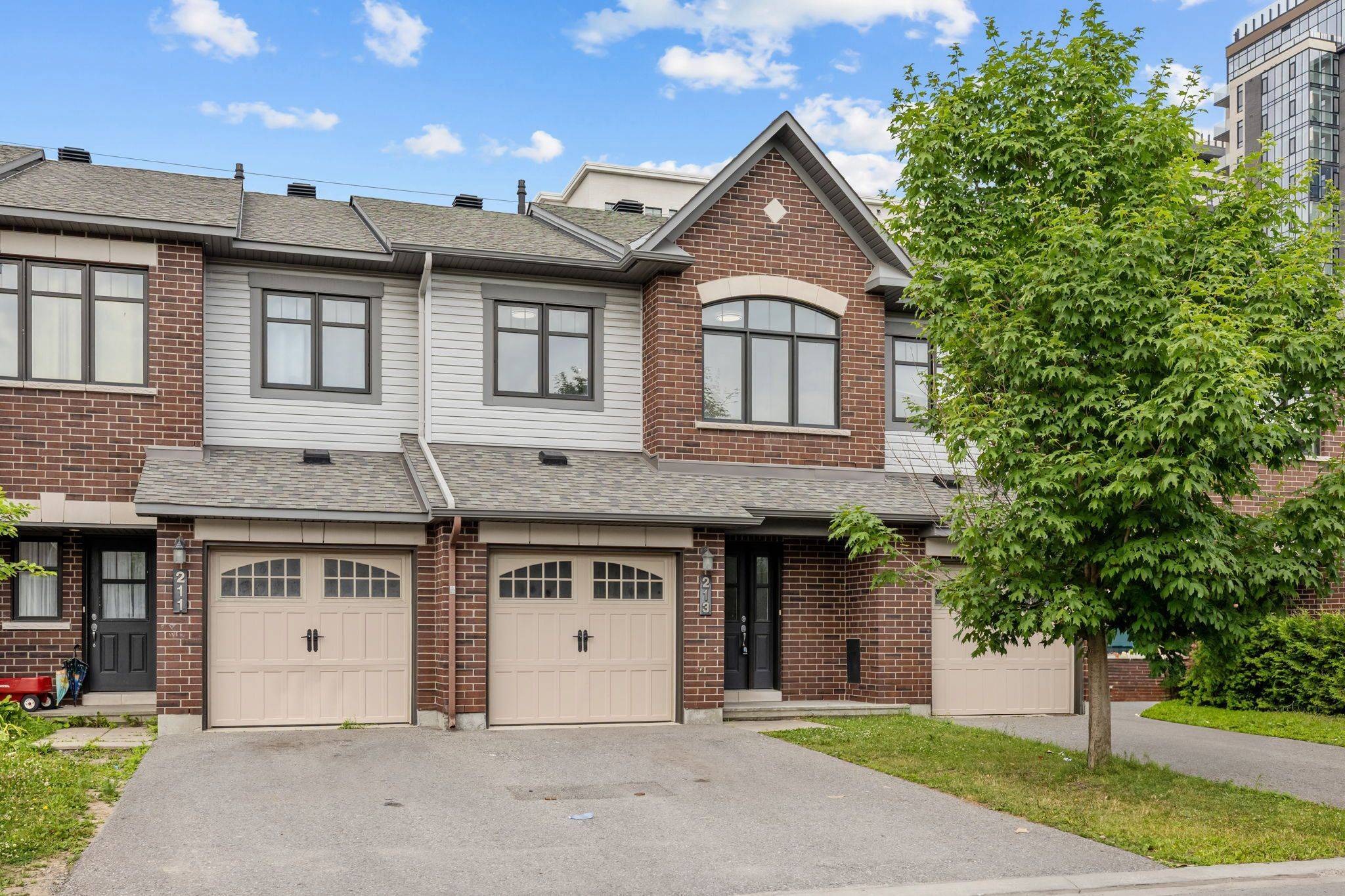 213 Mancini WAY, Barrhaven, ON K2J 3V1