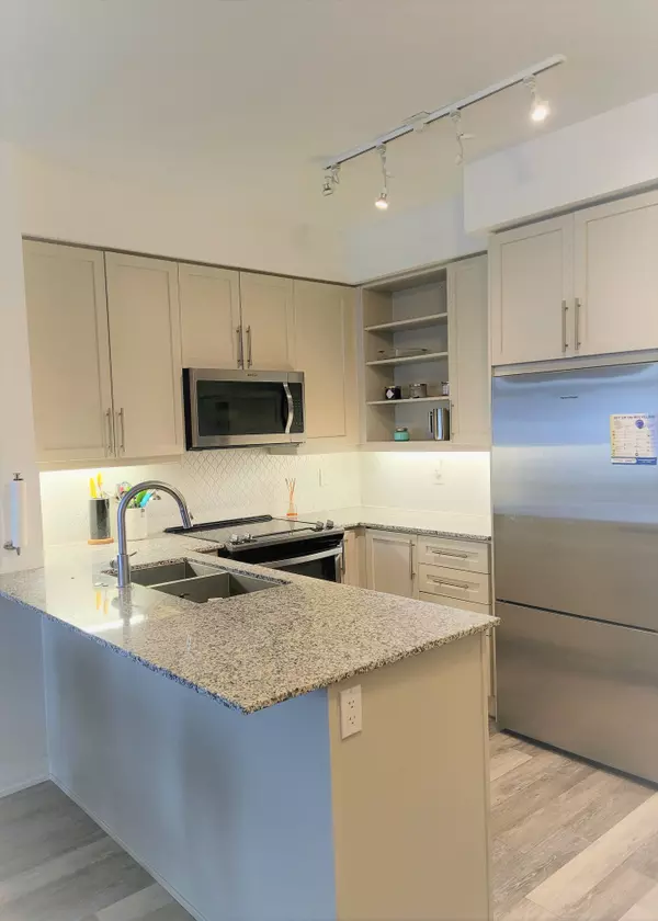 Richmond Hill, ON L4B 0G9,65 Oneida CRES #1405