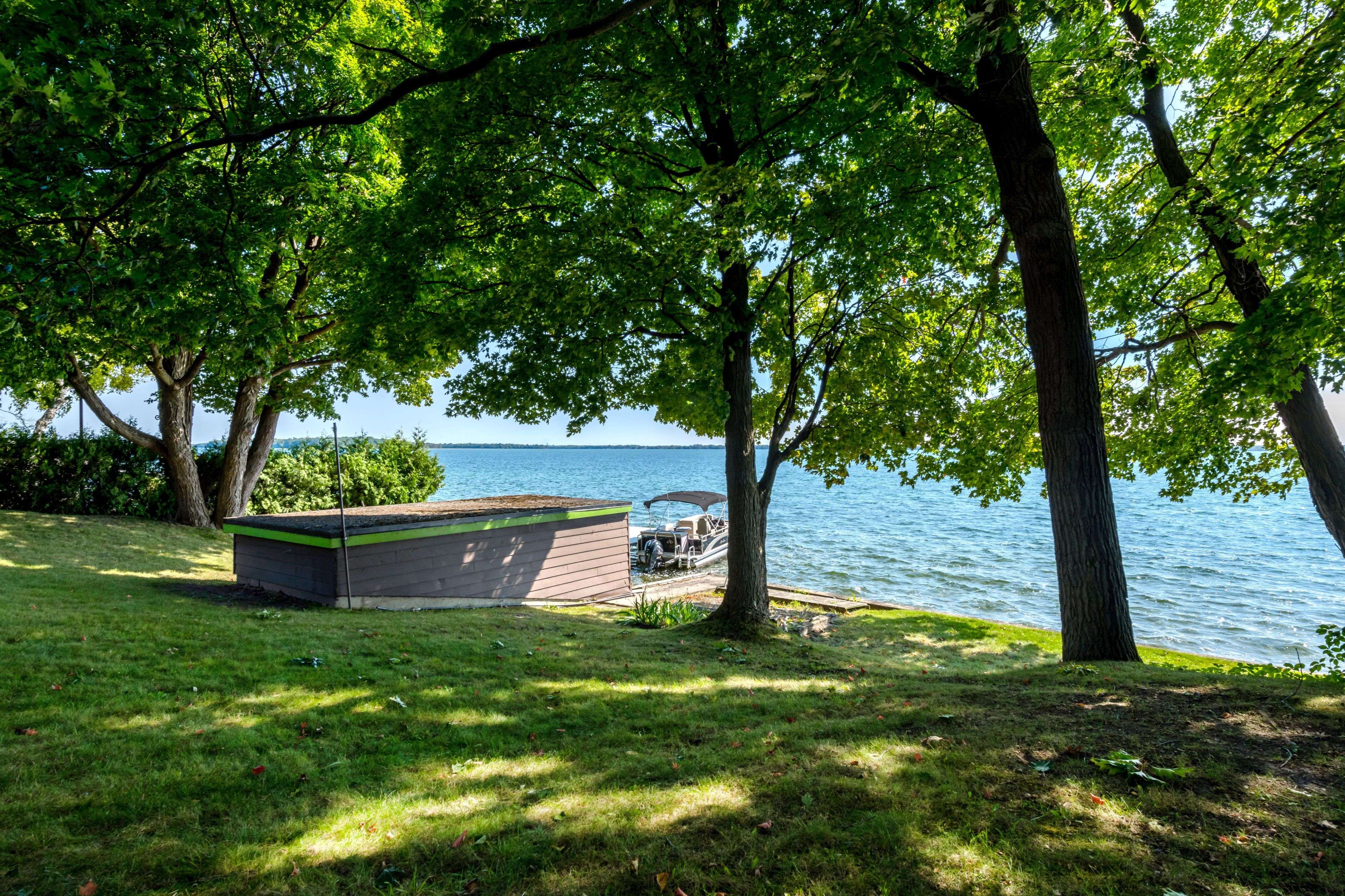 Orillia, ON L3V 3W2,18 Maple DR