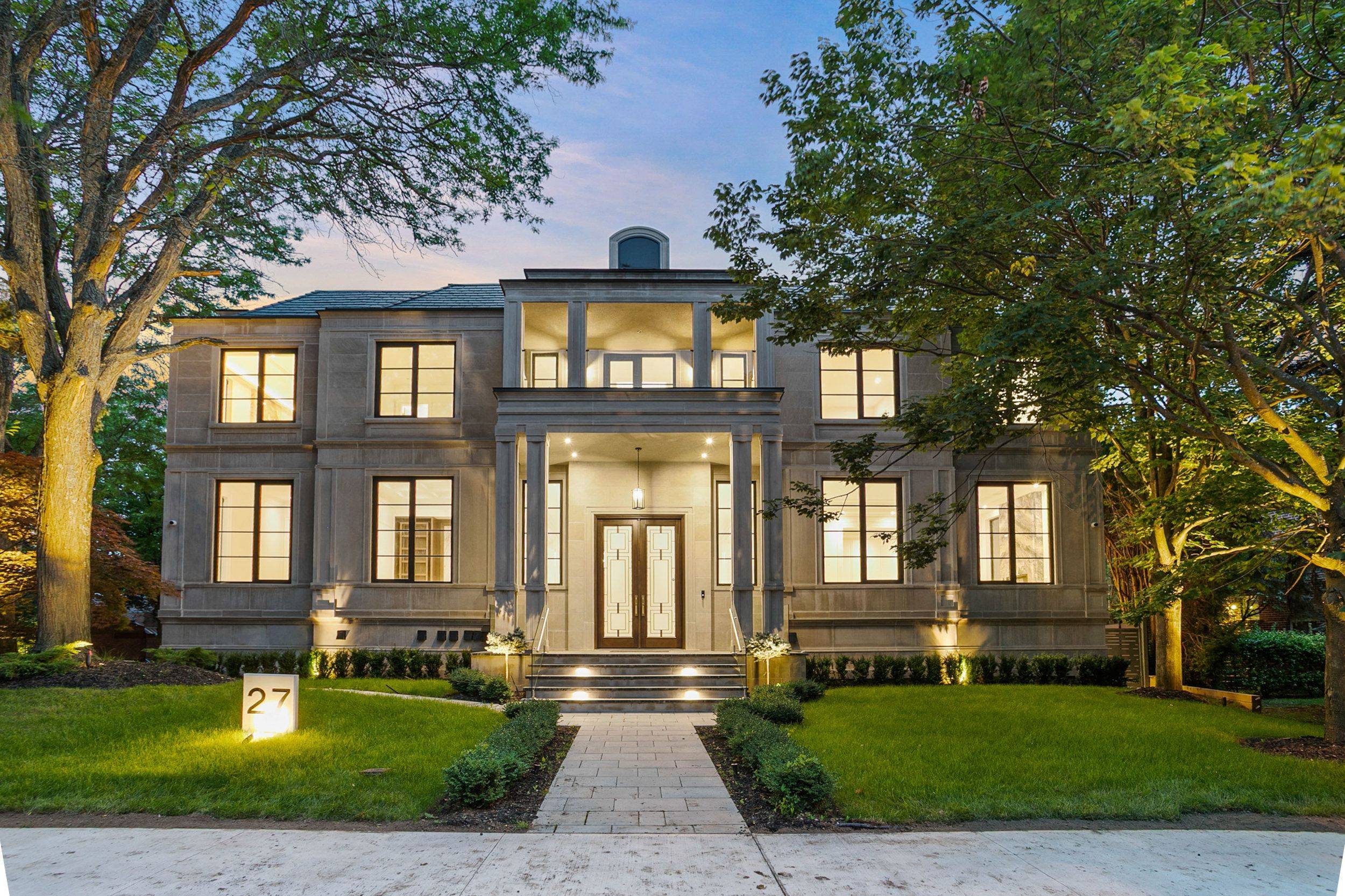 27 Penwood CRES, Toronto C13, ON M3B 3B1