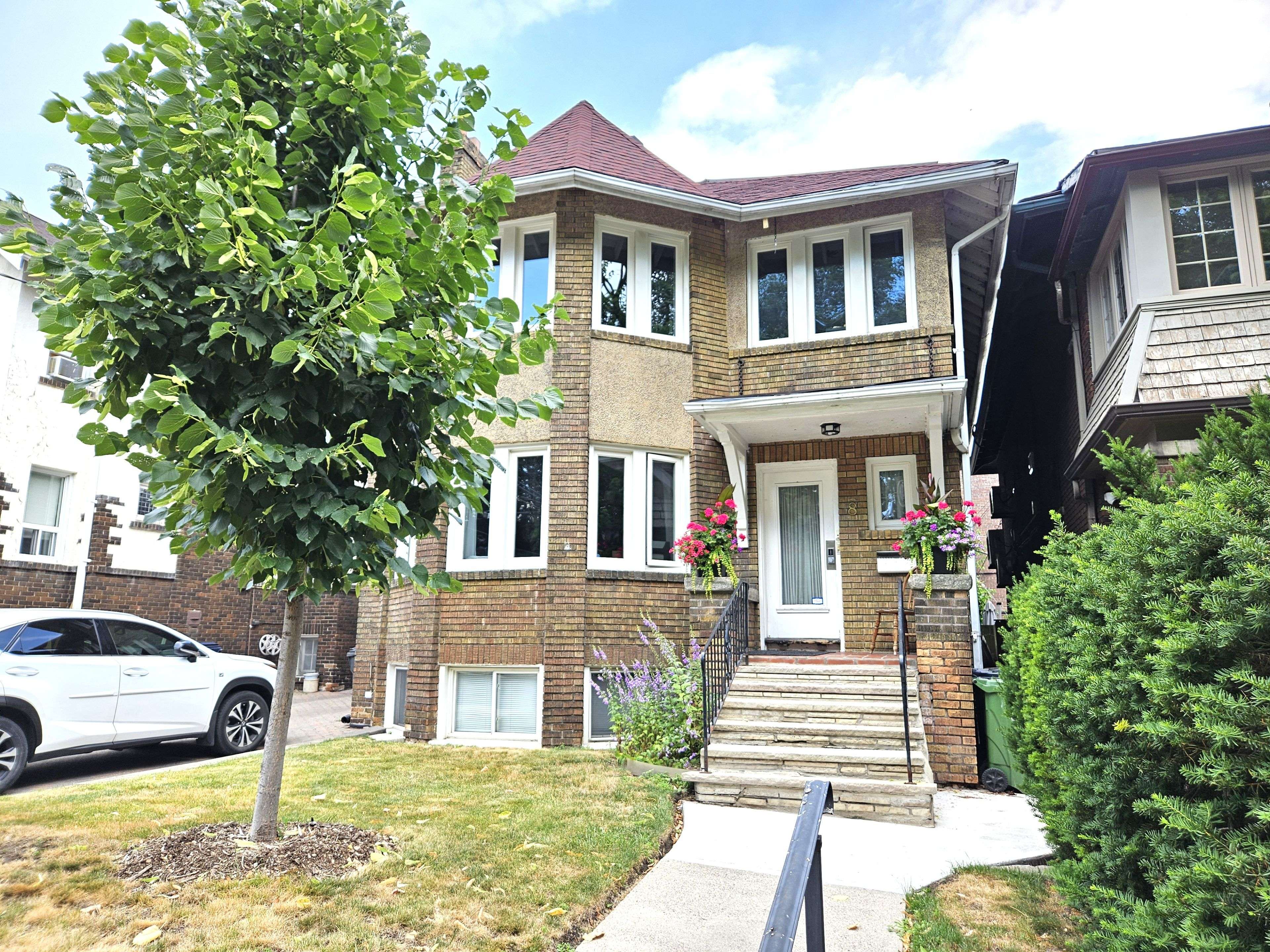 8 Oriole GDNS #Main, Toronto C02, ON M4V 1V7