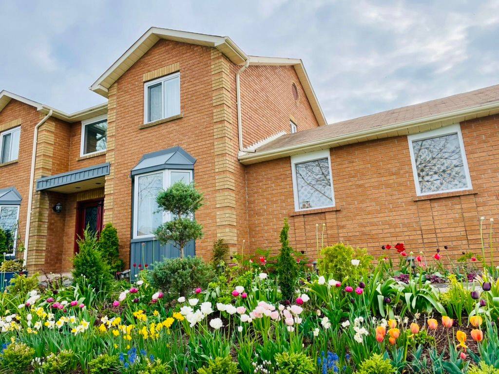 Pickering, ON L1X 1X1,1689 Major Oaks RD