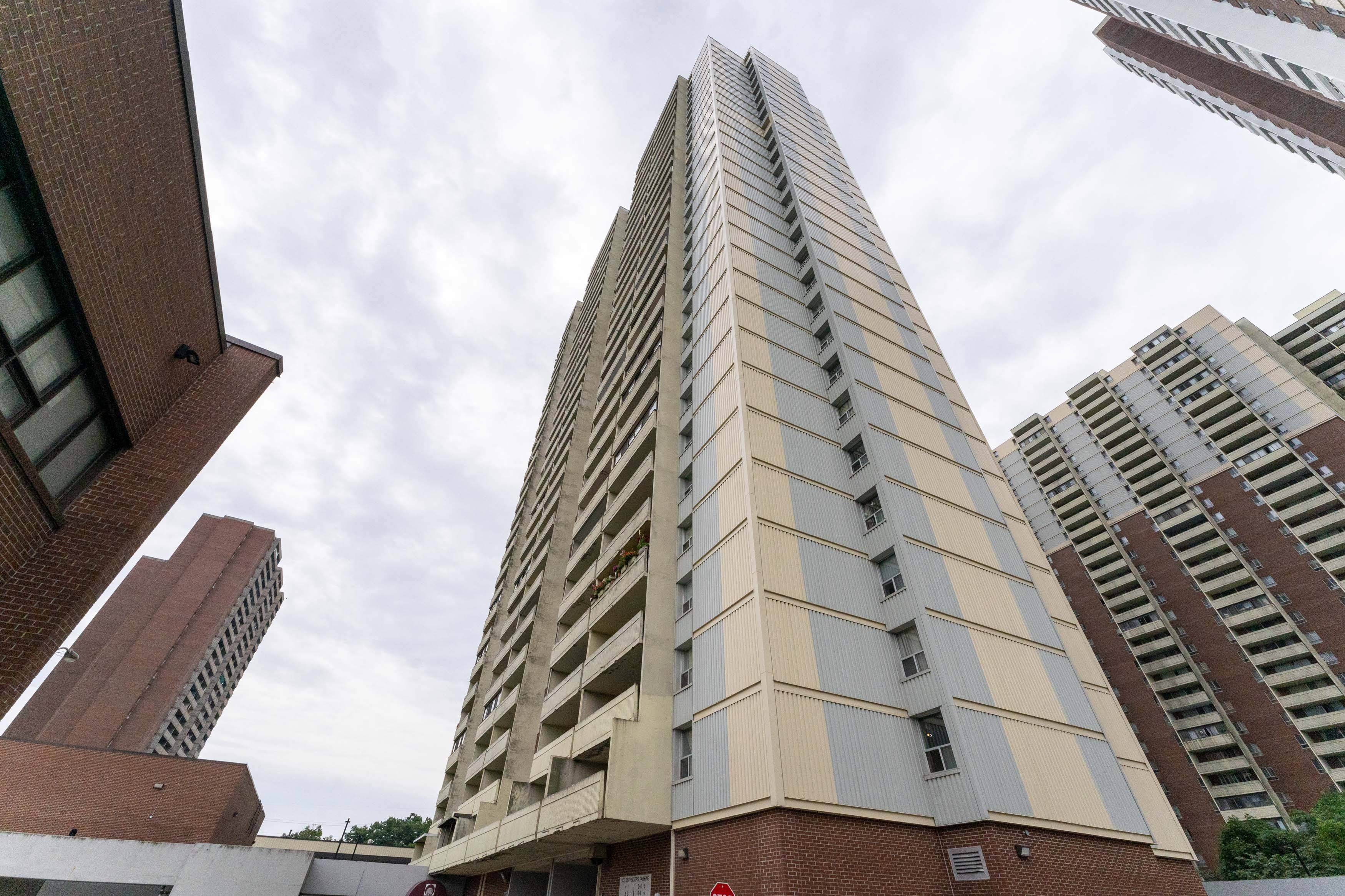 5 Massey SQ #PH5, Toronto E03, ON M4C 5L6