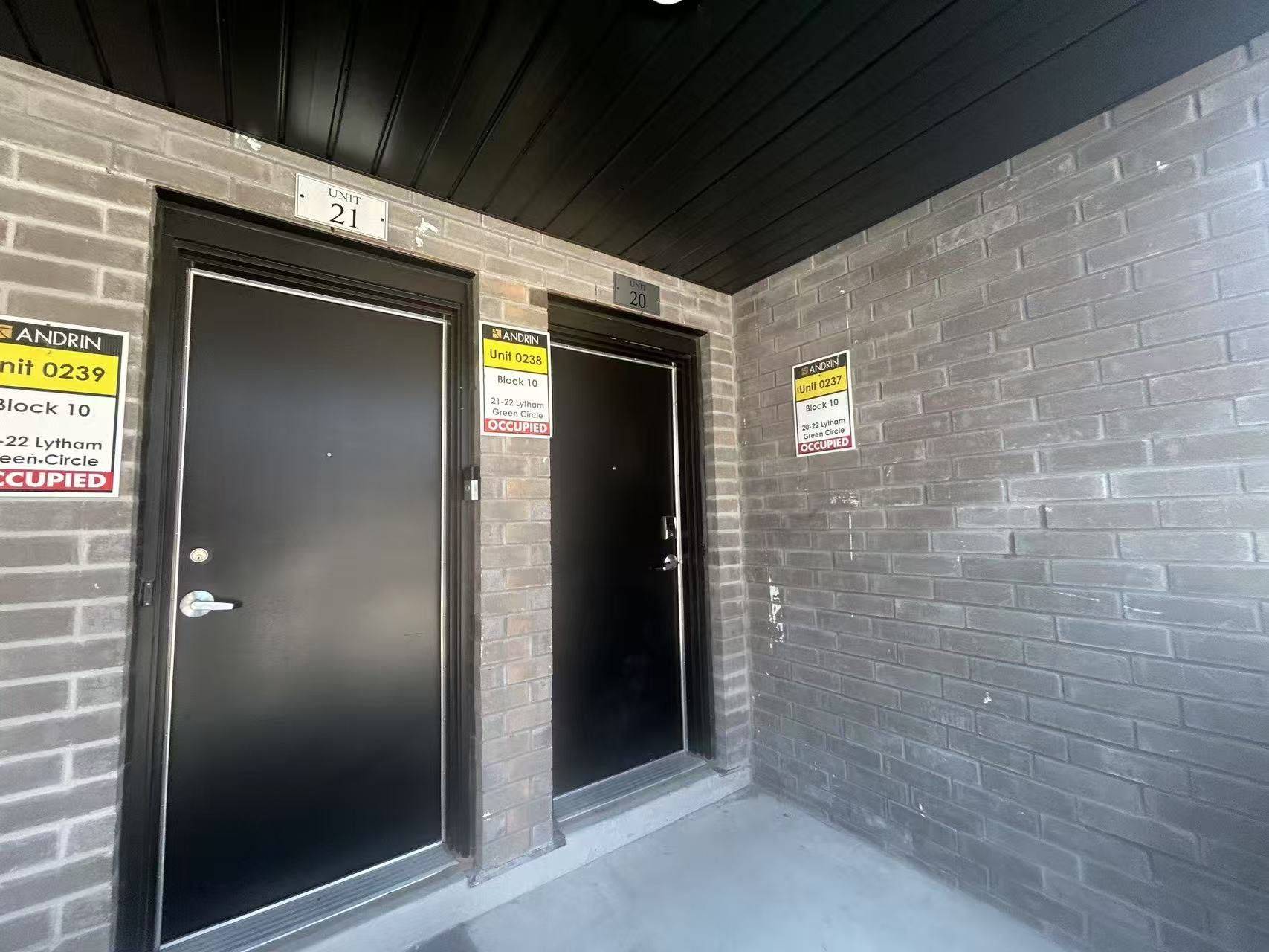 Newmarket, ON L3Y 0H3,22 LYTHAM GREEN CIR #20