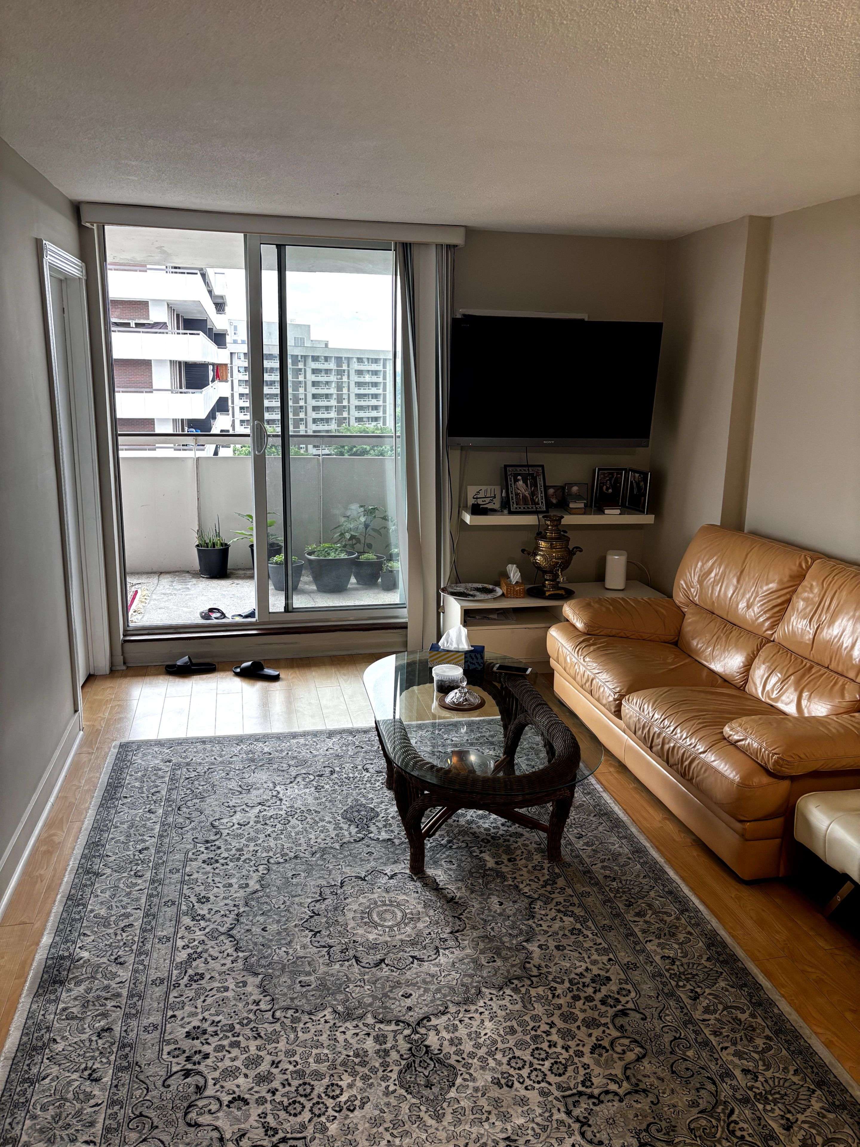 Markham, ON L3T 3C2,1 Royal Orchard BLVD #1107