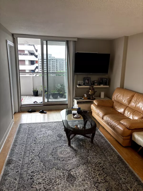 Markham, ON L3T 3C2,1 Royal Orchard BLVD #1107