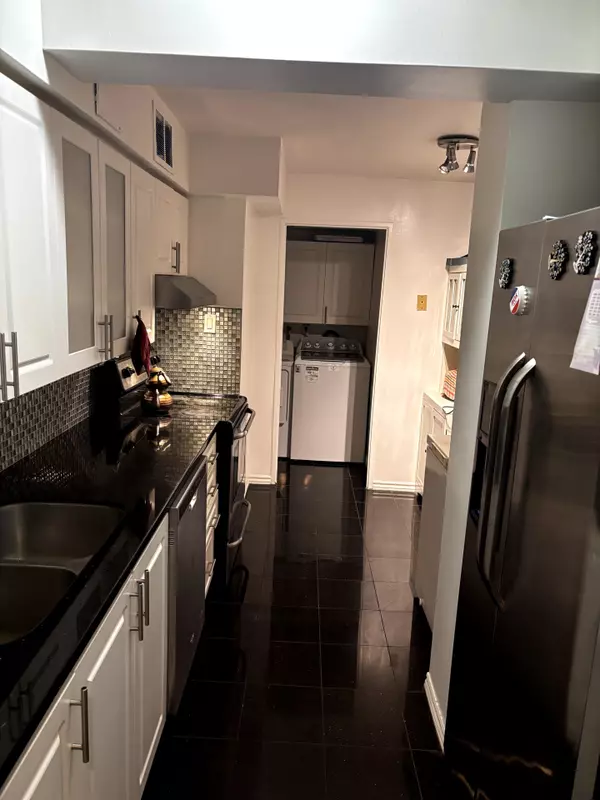 Markham, ON L3T 3C2,1 Royal Orchard BLVD #1107