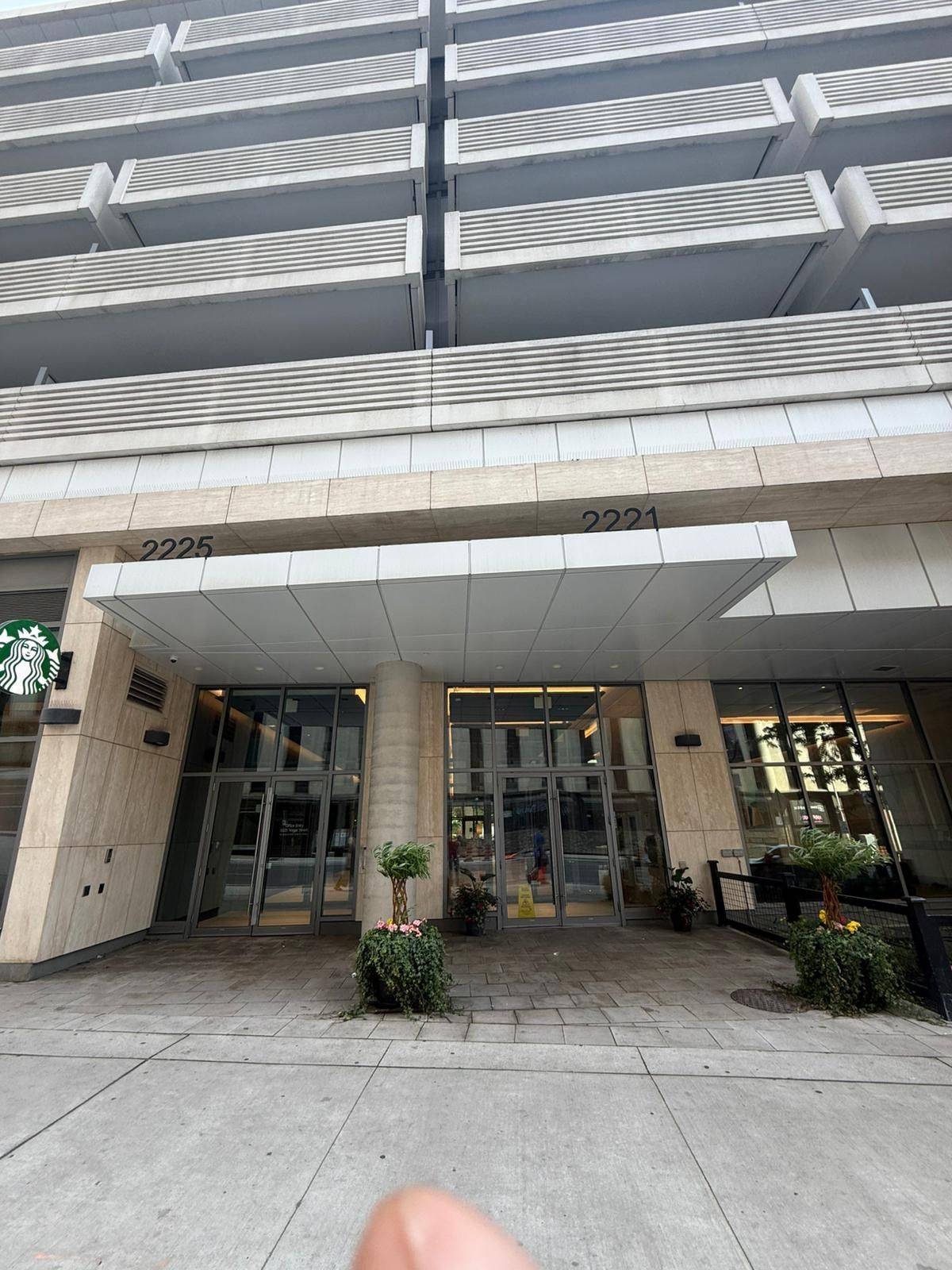Toronto C03, ON M4S 0B8,2221 Yonge ST #2605