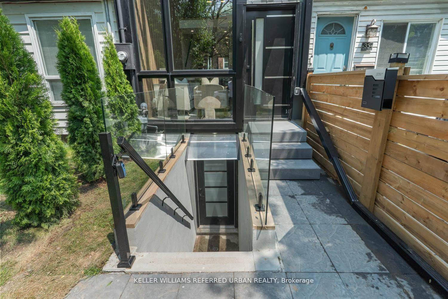 Toronto E01, ON M4M 2B3,37 Blackburn ST