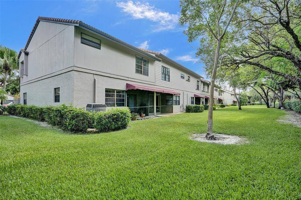 Plantation, FL 33324,9117 Vineyard Lake Dr