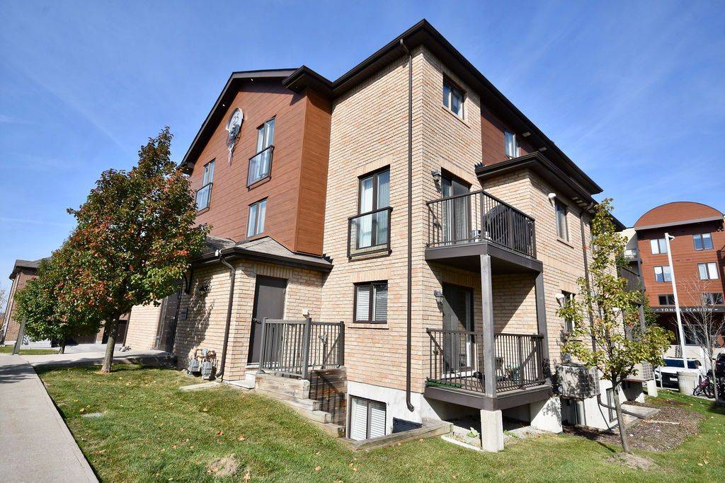 25 Madelaine DR #5, Barrie, ON L9J 0G8