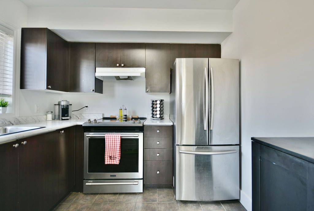 Barrie, ON L9J 0G8,25 Madelaine DR #5
