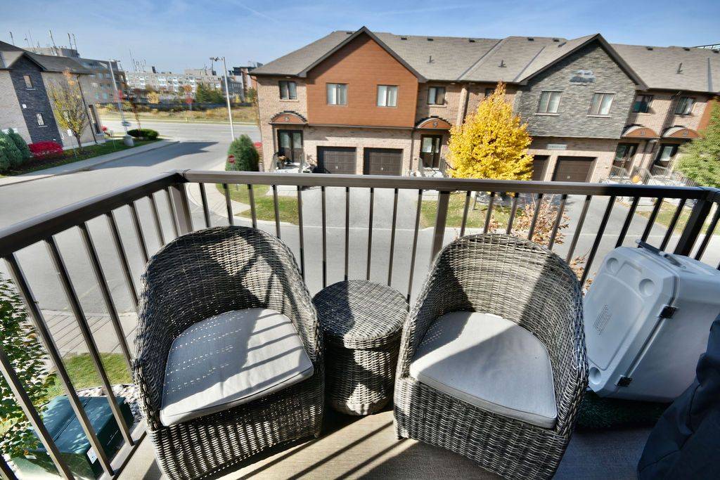 Barrie, ON L9J 0G8,25 Madelaine DR #5