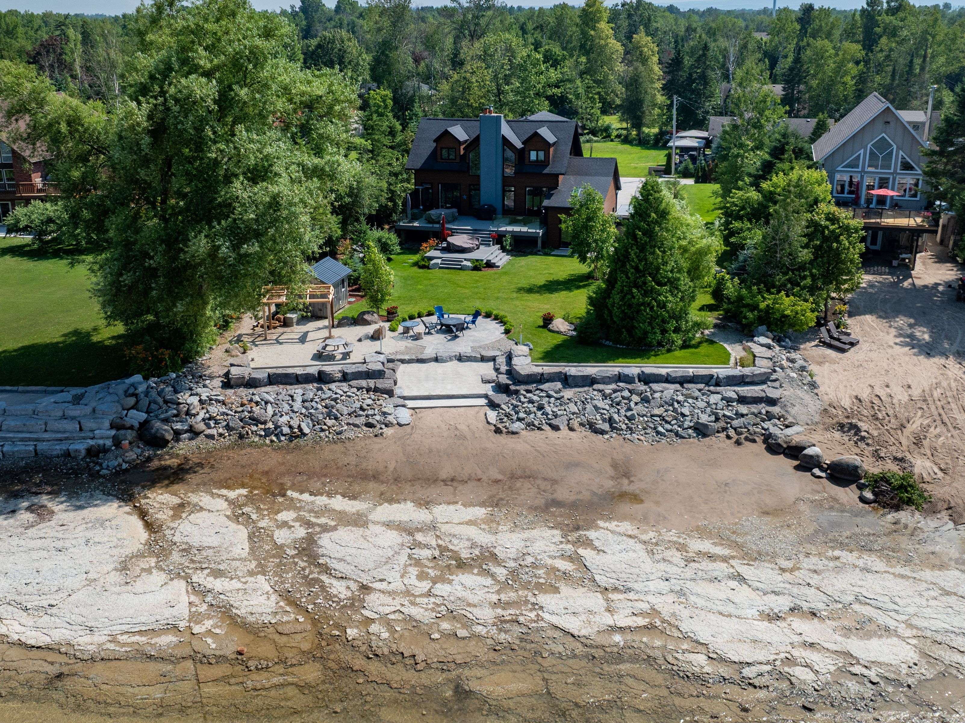 Collingwood, ON L9Y 0X2,33 D LN