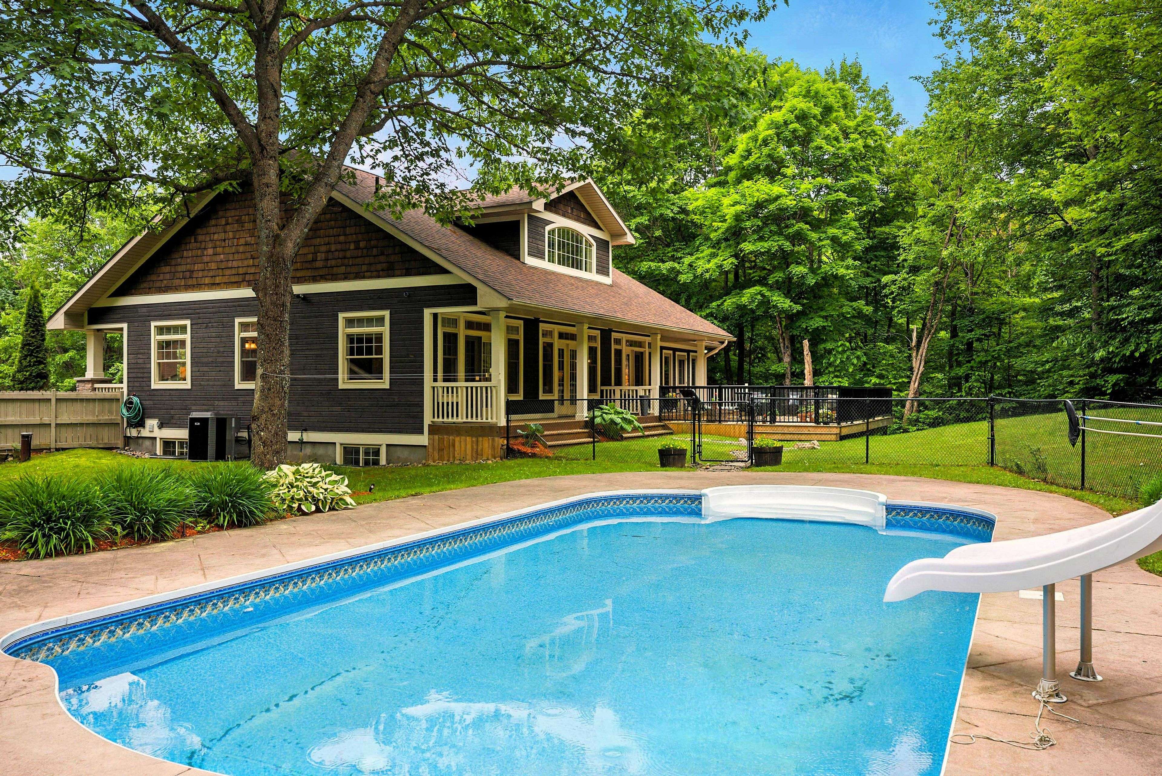 1474 Etwell RD, Huntsville, ON P1H 2J2