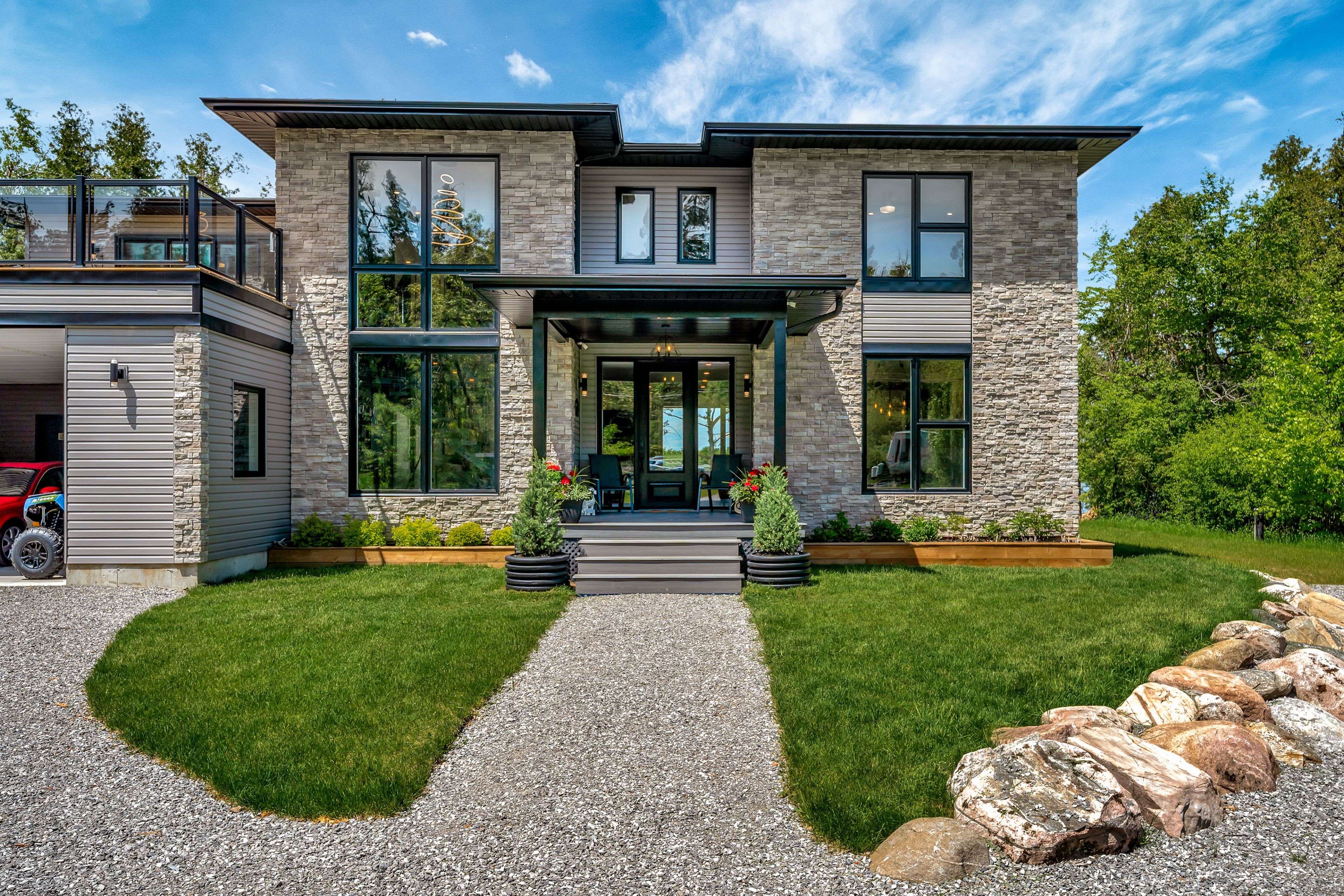 Kawartha Lakes, ON K0M 1A0,15 Berry LN