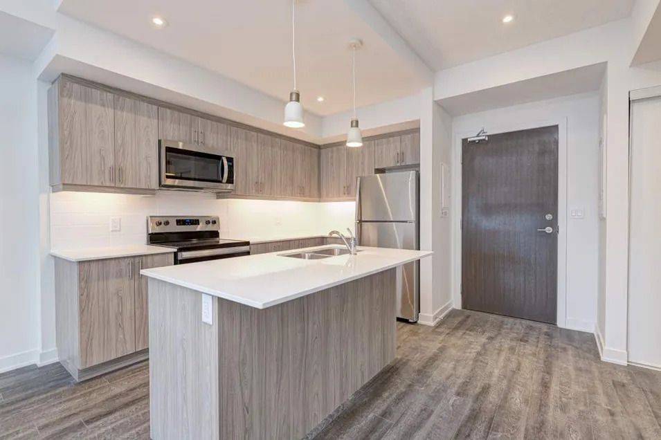 16 Markle CRES #312, Hamilton, ON L9G 0H4