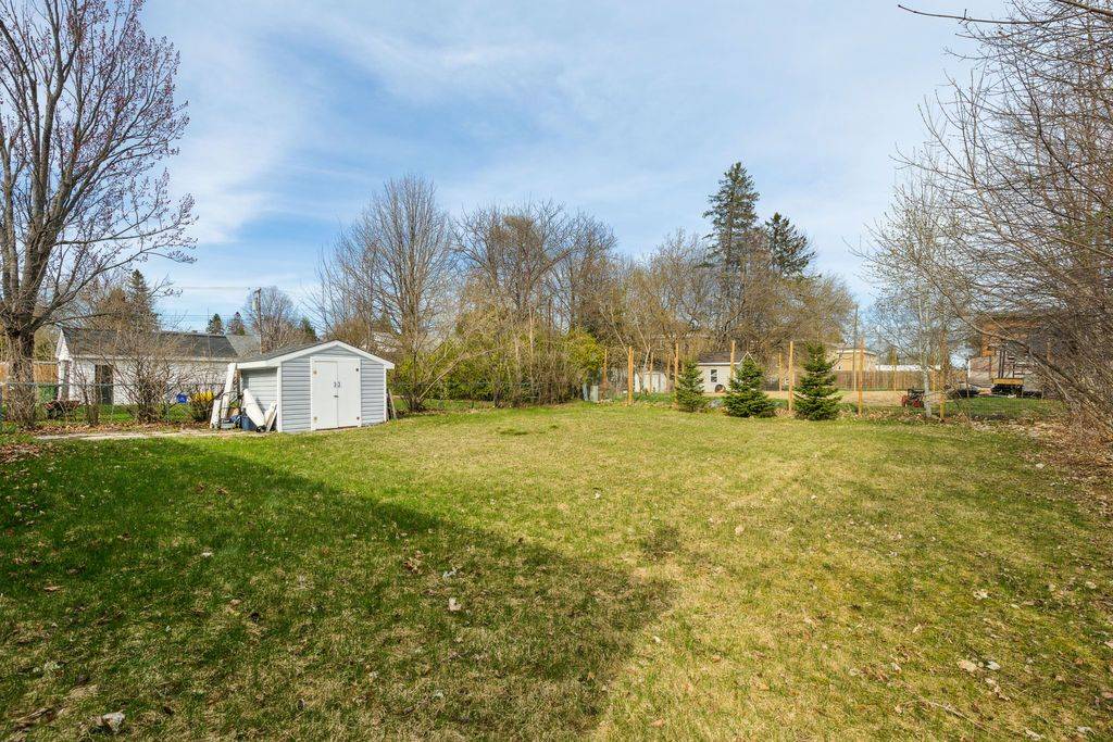 Pembroke, ON K8A 1Y3,327 Fraser ST