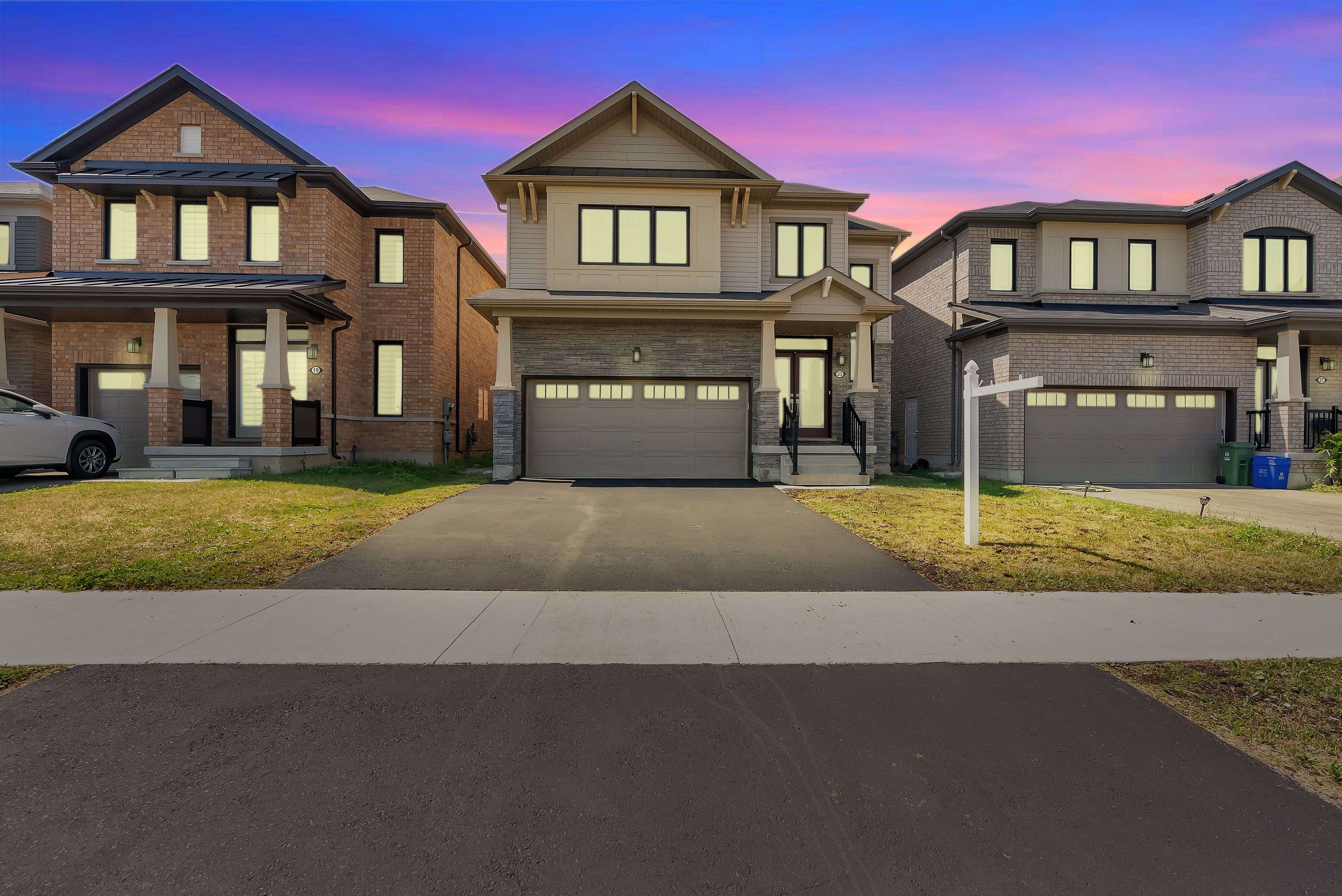 23 Royal Coachman WAY, Hamilton, ON L8J 0M2