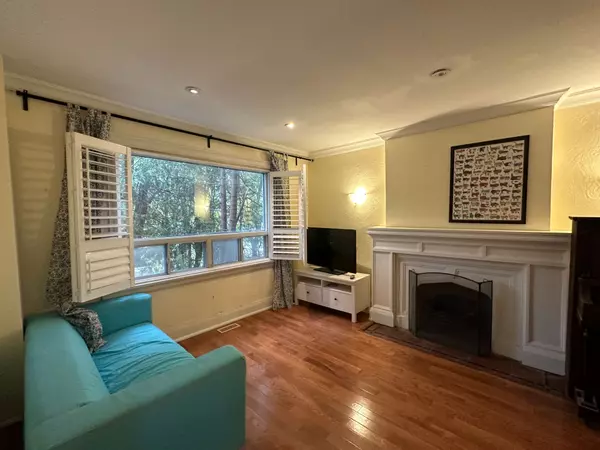 Toronto C11, ON M4G 1V7,745 Millwood RD