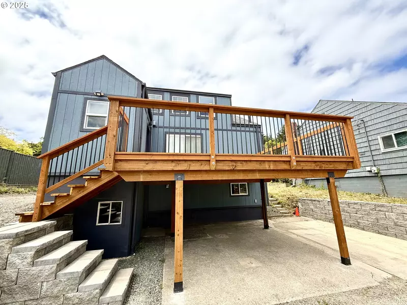 1350 N 8TH ST, Coos Bay, OR 97420