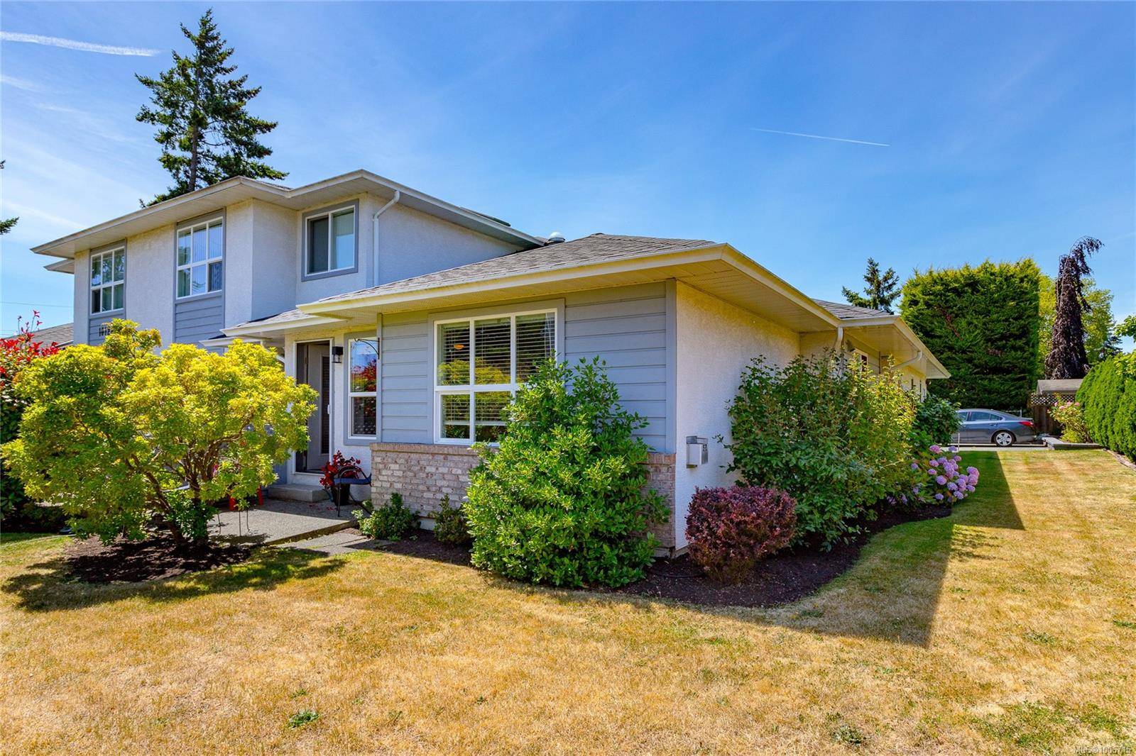 10124 Resthaven Dr #D, Sidney, BC V8L 3G6