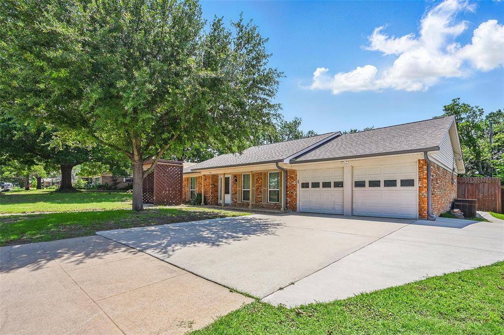 Bedford, TX 76022,952 Charleston Drive