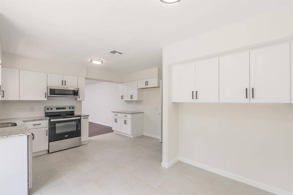 Fort Worth, TX 76109,4348 Selkirk Drive W