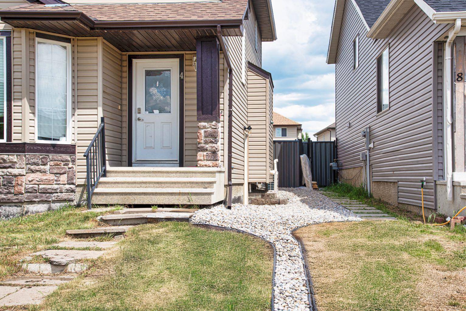 Calgary, AB T3J 0K1,4 Saddlebrook CIR NE