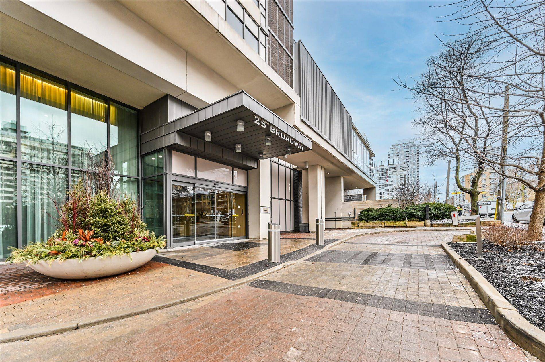 Toronto C10, ON M4P 1T7,25 Broadway AVE #1002