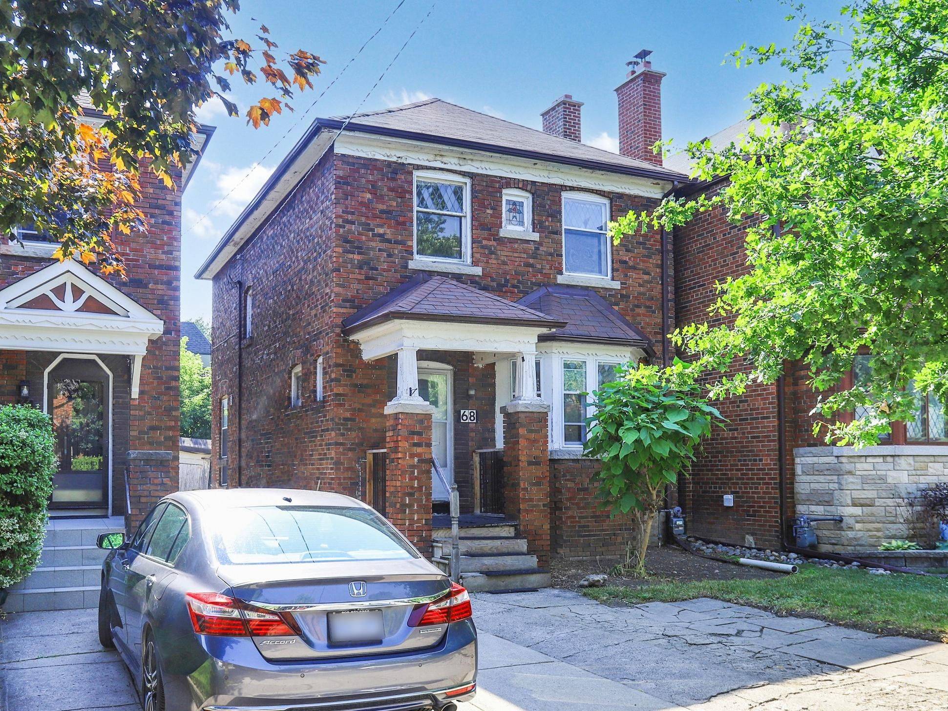 68 Castlewood RD, Toronto C04, ON M5N 2L2