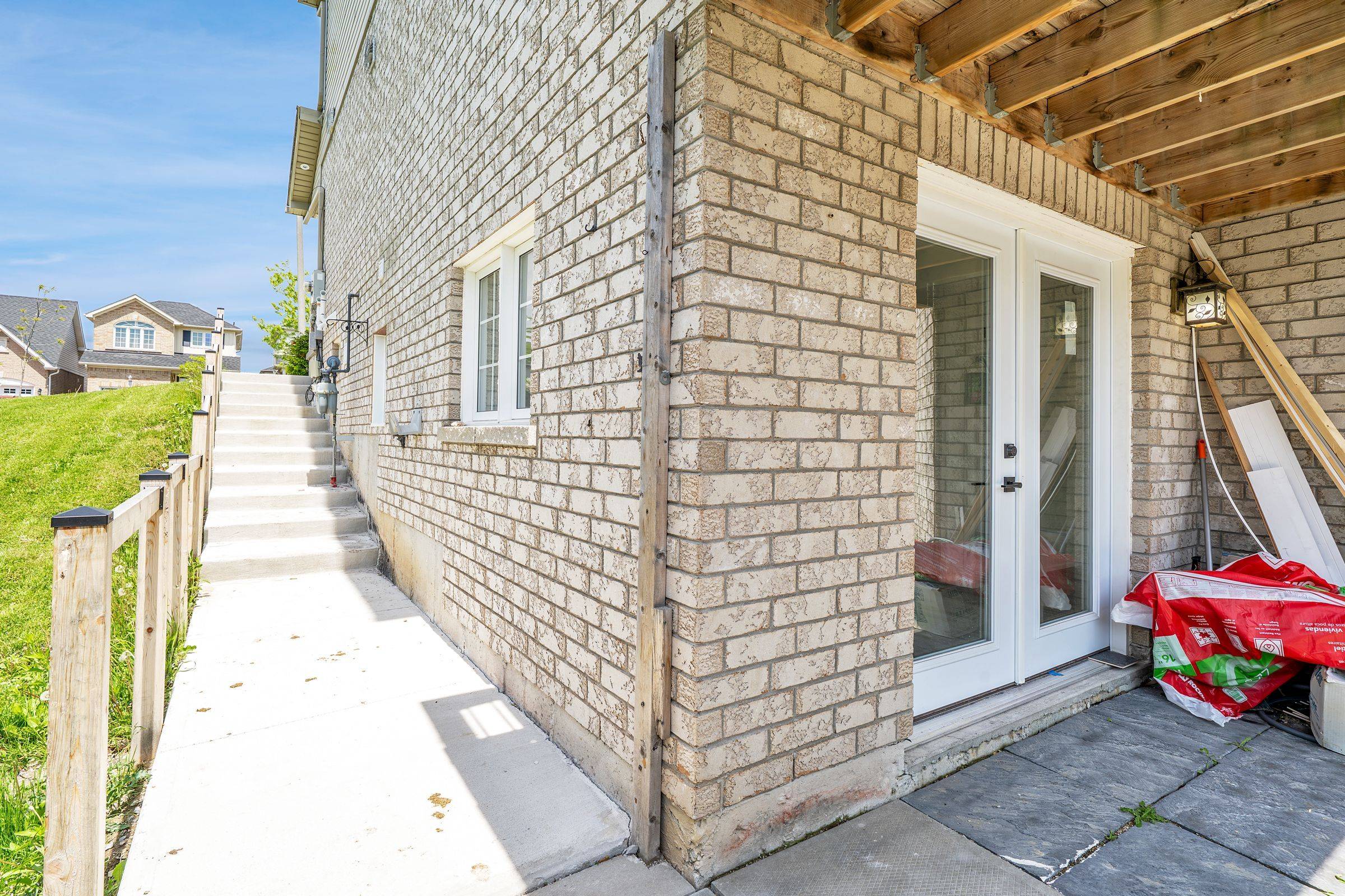 Oshawa, ON L1K 0K9,537 Luple AVE #Basement